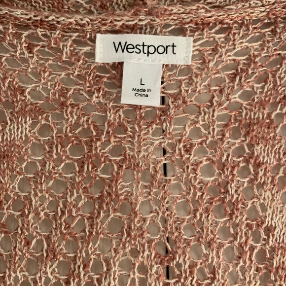 Beautiful barely worn cardigan, perfect for sweater weather season! - Picture 2 of 2